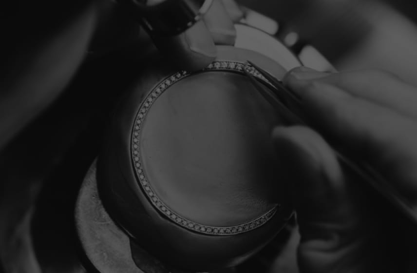 钻石故事 - 精密复杂的切割打磨工序让钻石绽放摄人心魄的璀璨光芒