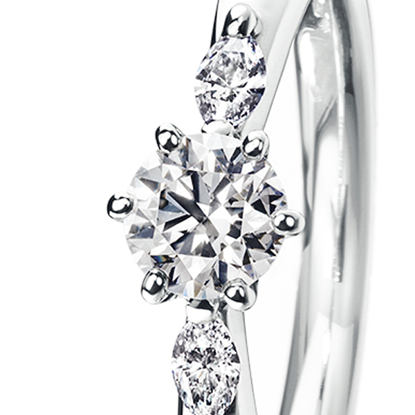 AMABILE Solitaire Marquis Ring